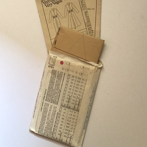 Vogue 3 Patterns multi-sized (8-10-12) from 1990’s - Picture 5 of 7